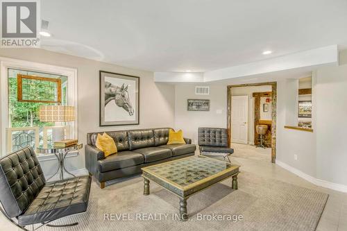 4082 Second Line, Bradford West Gwillimbury, ON - Indoor Photo Showing Living Room