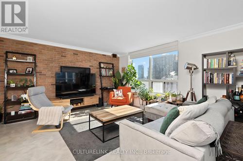 #1608 -25 Maitland Ave, Toronto, ON - Indoor Photo Showing Living Room