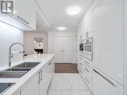 #301 -75 York Mills Rd, Toronto, ON - Indoor Photo Showing Kitchen With Double Sink