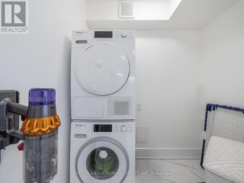 #301 -75 York Mills Rd, Toronto, ON - Indoor Photo Showing Laundry Room