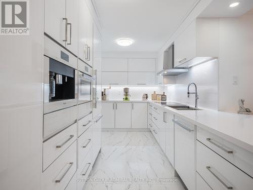 #301 -75 York Mills Rd, Toronto, ON - Indoor Photo Showing Kitchen With Upgraded Kitchen