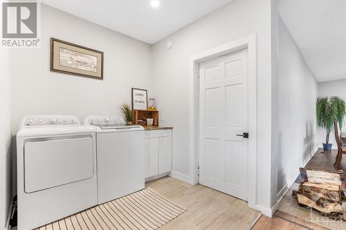 4010 Dunning Road, Ottawa, ON - Indoor Photo Showing Laundry Room