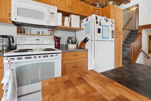 1176 Marshall Road, Castlegar, BC - Indoor Photo Showing Kitchen