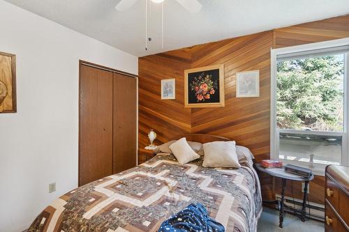 1176 Marshall Road, Castlegar, BC - Indoor Photo Showing Bedroom