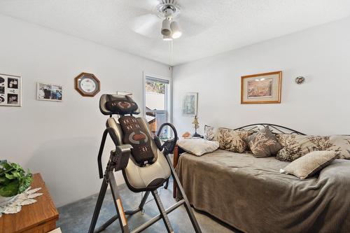 1176 Marshall Road, Castlegar, BC - Indoor Photo Showing Bedroom