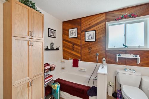 1176 Marshall Road, Castlegar, BC - Indoor Photo Showing Bathroom