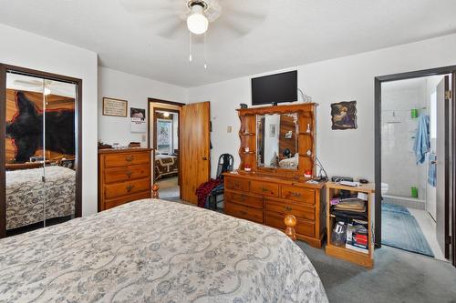 1176 Marshall Road, Castlegar, BC - Indoor Photo Showing Bedroom