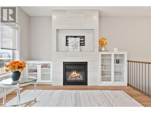 671 Yorkville Street, Kelowna, BC - Indoor Photo Showing Living Room With Fireplace