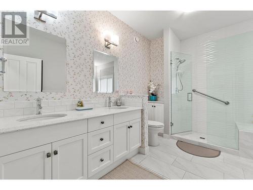 671 Yorkville Street, Kelowna, BC - Indoor Photo Showing Bathroom