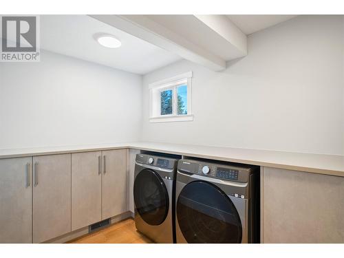 3960 June Springs Road, Kelowna, BC - Indoor Photo Showing Laundry Room