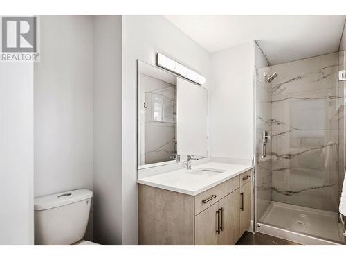 3960 June Springs Road, Kelowna, BC - Indoor Photo Showing Bathroom