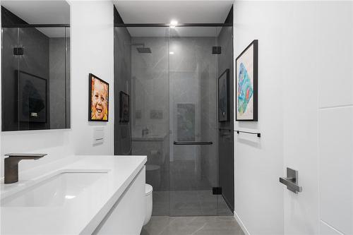 66 Weirs Lane, Dundas, ON - Indoor Photo Showing Bathroom