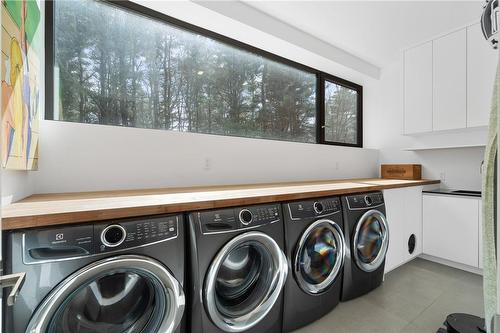 66 Weirs Lane, Dundas, ON - Indoor Photo Showing Laundry Room