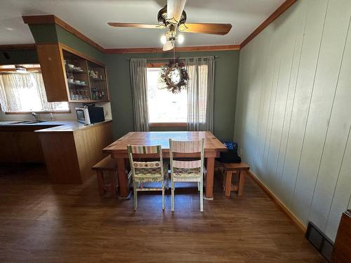 770 9Th Avenue, Montrose, BC - Indoor Photo Showing Dining Room