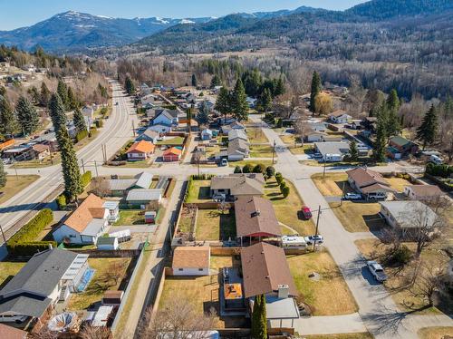 770 9Th Avenue, Montrose, BC - Outdoor With View