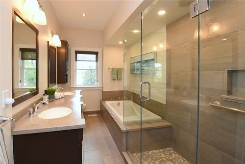 7 Thirteenth Street W, Simcoe, ON - Indoor Photo Showing Bathroom