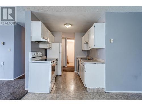435 Franklyn Road Unit# 313, Kelowna, BC - Indoor Photo Showing Kitchen