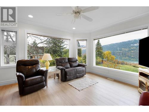 3638 Parri Road, Tappen, BC - Indoor Photo Showing Living Room