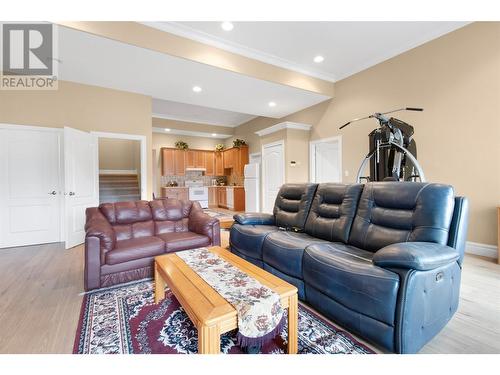 3638 Parri Road, Tappen, BC - Indoor Photo Showing Living Room