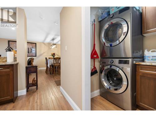 715 Leathead Road Unit# 143, Kelowna, BC - Indoor Photo Showing Laundry Room
