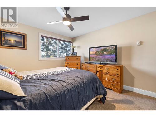 715 Leathead Road Unit# 143, Kelowna, BC - Indoor Photo Showing Bedroom