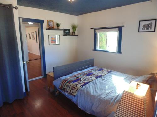 113 Ferry Avenue, Castlegar, BC - Indoor Photo Showing Bedroom