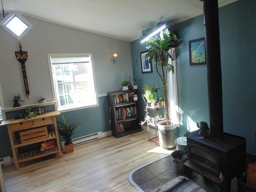 113 Ferry Avenue, Castlegar, BC - Indoor Photo Showing Other Room