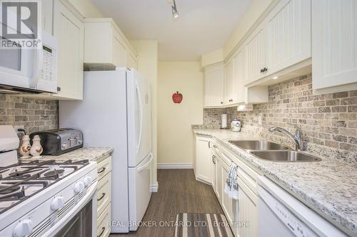 48 Townline Rd W, St. Catharines, ON - Indoor Photo Showing Kitchen With Double Sink