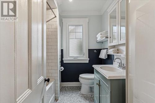 51 Hyde Park Ave, Hamilton, ON - Indoor Photo Showing Bathroom