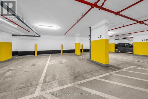 #805 -212 King William St, Hamilton, ON - Indoor Photo Showing Garage