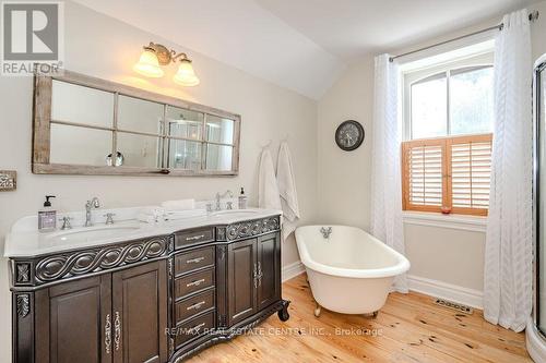 7684 Wellington Rd 11 Rd, Mapleton, ON - Indoor Photo Showing Bathroom