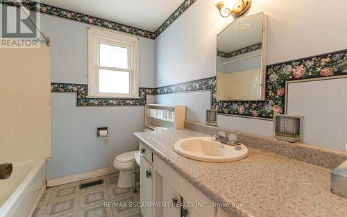 590 Glover Rd, Hamilton, ON - Indoor Photo Showing Bathroom