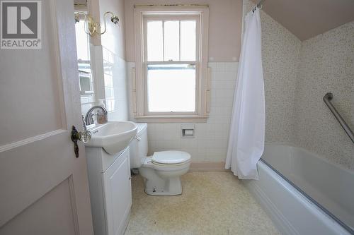 20 Tuckett St, Sault Ste. Marie, ON - Indoor Photo Showing Bathroom