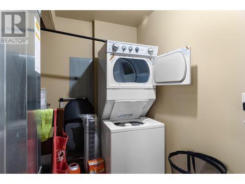 940 Mayfair Road, Kelowna, BC - Indoor Photo Showing Laundry Room