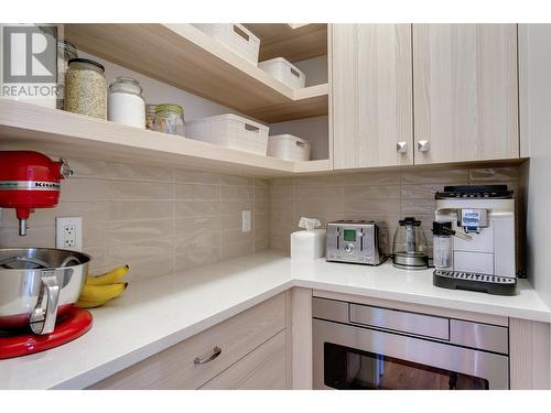 4480 Gallaghers Forest S, Kelowna, BC - Indoor Photo Showing Kitchen With Upgraded Kitchen