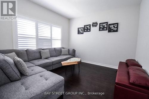 490 Silverwood Avenue, Welland, ON - Indoor Photo Showing Living Room
