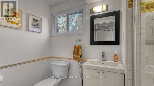 10 Thicketwood Crt, Brantford, ON - Indoor Photo Showing Bathroom