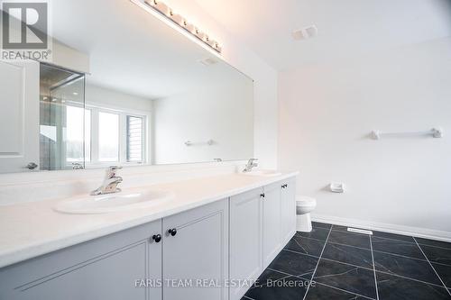 48 Nicort Rd, Wasaga Beach, ON - Indoor Photo Showing Bathroom