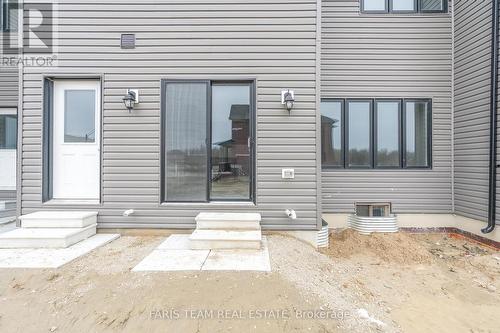 48 Nicort Rd, Wasaga Beach, ON - Outdoor With Exterior
