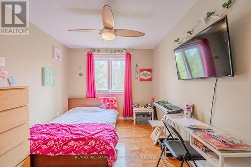 44 Tanglewood Cres, Oro-Medonte, ON - Indoor Photo Showing Bedroom