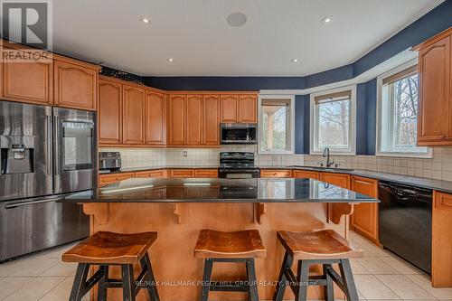 44 Tanglewood Cres, Oro-Medonte, ON - Indoor Photo Showing Kitchen With Double Sink