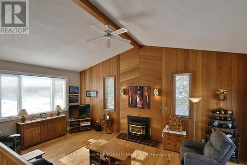 21 Kelley Cres, Wasaga Beach, ON - Indoor Photo Showing Living Room With Fireplace
