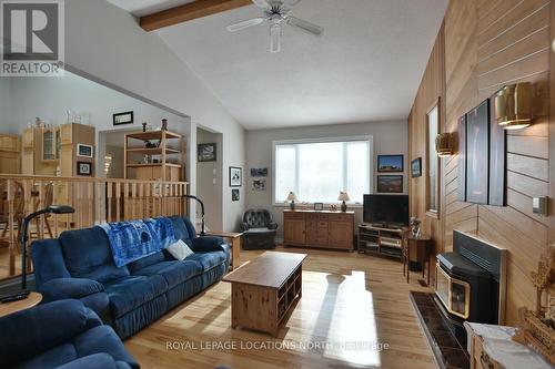 21 Kelley Cres, Wasaga Beach, ON - Indoor Photo Showing Living Room With Fireplace