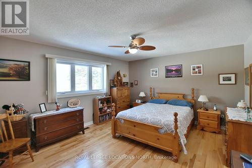 21 Kelley Cres, Wasaga Beach, ON - Indoor Photo Showing Bedroom