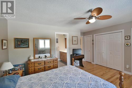 21 Kelley Crescent, Wasaga Beach, ON - Indoor Photo Showing Bedroom