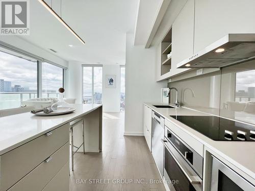 4009 - 101 Peter Street, Toronto, ON - Indoor Photo Showing Kitchen With Upgraded Kitchen