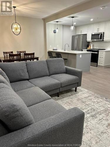 140 Main Street East Unit# 203, Kingsville, ON - Indoor Photo Showing Living Room