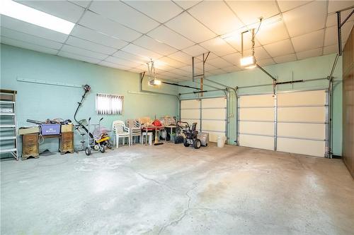 508 Sutherland Avenue, Welland, ON - Indoor Photo Showing Garage