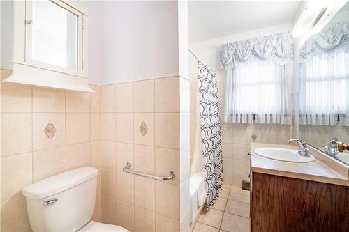 508 Sutherland Avenue, Welland, ON - Indoor Photo Showing Bathroom