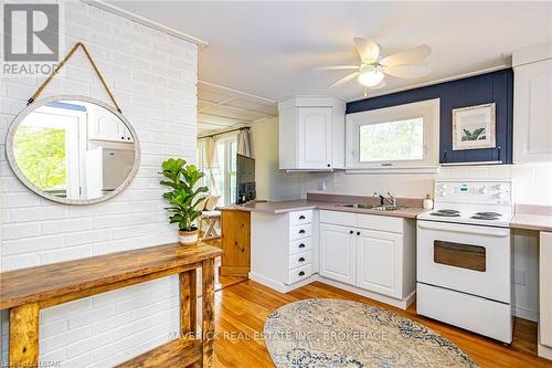 3923 Delmage Ave Ave, Plympton-Wyoming, ON - Indoor Photo Showing Kitchen